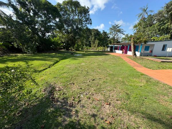 Très belle parcelle BORD DE ROUTE de 2,7 hectares constructible dédiée sur le PLU, à des activités industrielles