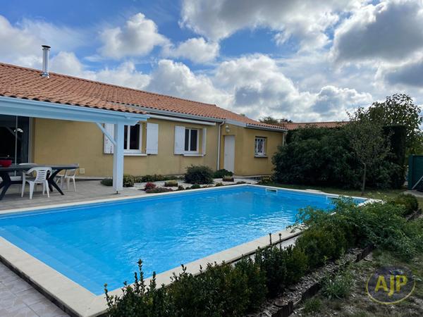 Location maison Listrac Medoc : 1 270 € - AJP Pauillac Immobilier