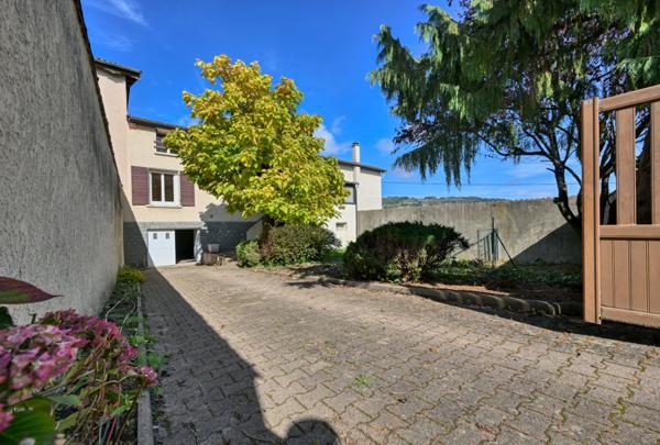 THURINS - Maison de village à potentiel avec jardin à Thurins (69)