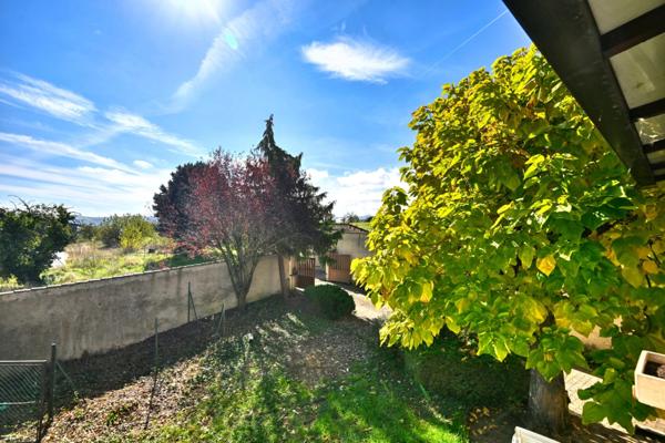 THURINS - Maison de village à potentiel avec jardin à Thurins (69)