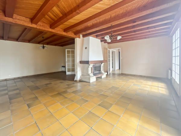 Maison de 184 m² à rénover avec studio indépendant et garage triple