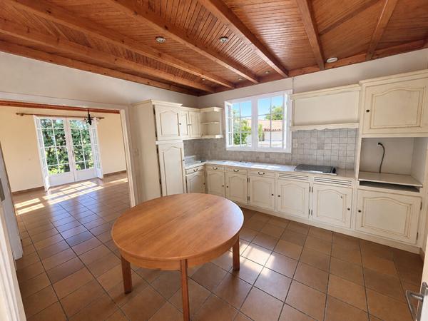 Maison de 184 m² à rénover avec studio indépendant et garage triple