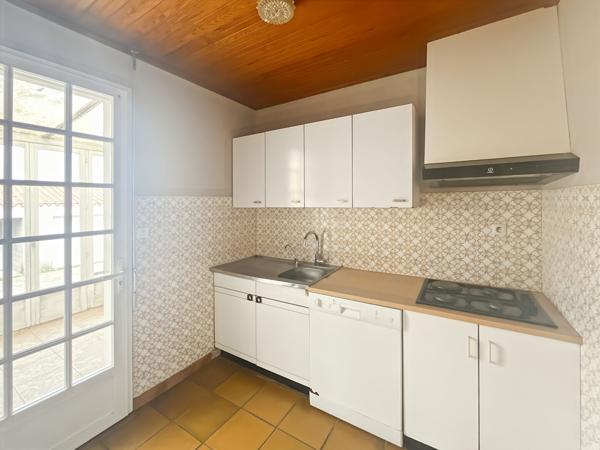Maison de 184 m² à rénover avec studio indépendant et garage triple