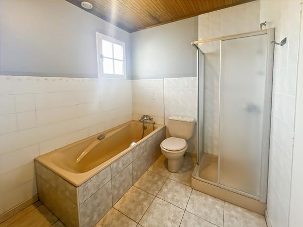 Maison de 184 m² à rénover avec studio indépendant et garage triple