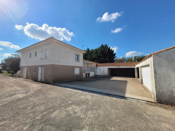 Maison de 184 m² à rénover avec studio indépendant et garage triple