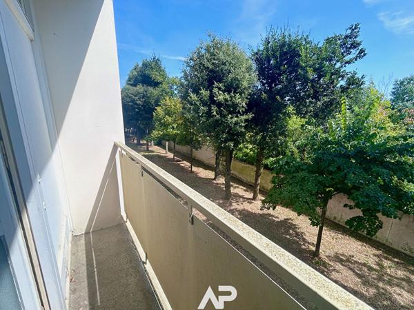 La Rochelle La Corniche - Appartement 80 m² avec vue mer, balcons, parking et ascenseur €264 000 ** - Référence MN630ED1