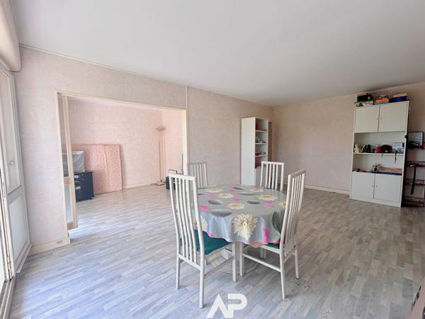 La Rochelle La Corniche - Appartement 80 m² avec vue mer, balcons, parking et ascenseur €264 000 ** - Référence MN630ED1