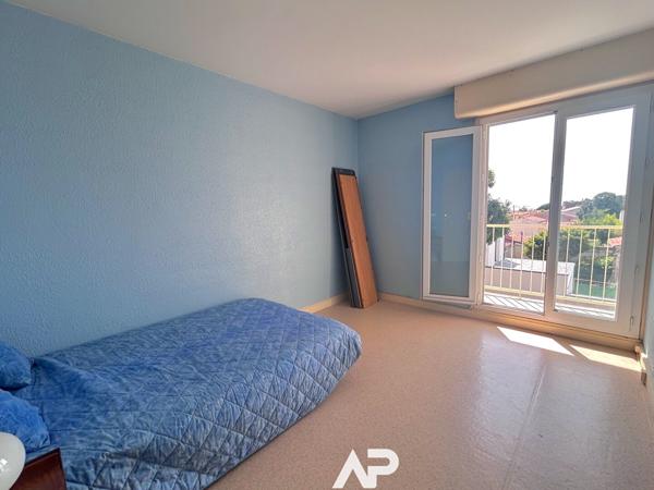 La Rochelle La Corniche - Appartement 80 m² avec vue mer, balcons, parking et ascenseur €264 000 ** - Référence MN630ED1