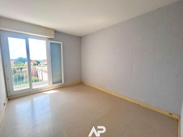 La Rochelle La Corniche - Appartement 80 m² avec vue mer, balcons, parking et ascenseur €264 000 ** - Référence MN630ED1