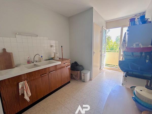 La Rochelle La Corniche - Appartement 80 m² avec vue mer, balcons, parking et ascenseur €264 000 ** - Référence MN630ED1