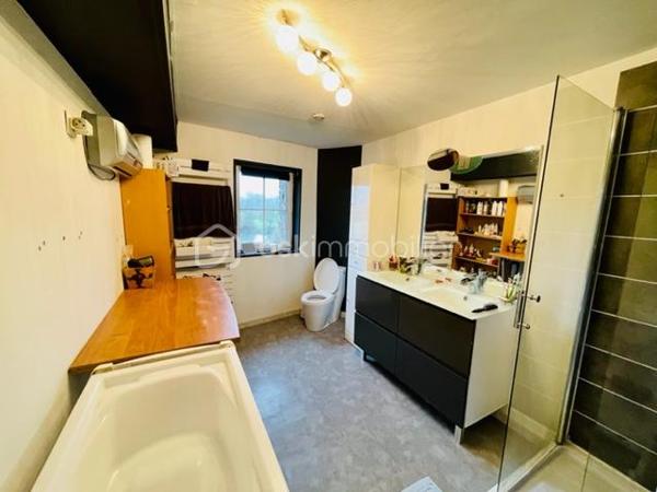 Immeuble mixte de 1 594 m²