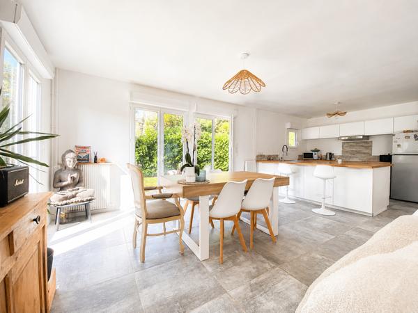 Maison
         5 pièces
        - 117 m² Exclusivité 429 000 € *