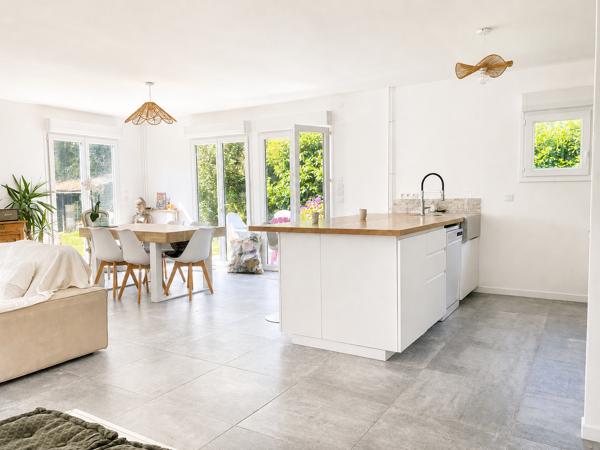 Maison
         5 pièces
        - 117 m² Exclusivité 429 000 € *