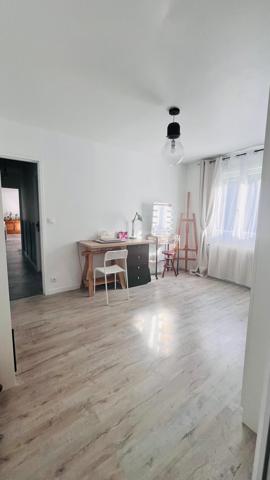 Maison
         5 pièces
        - 117 m² Exclusivité 429 000 € *
