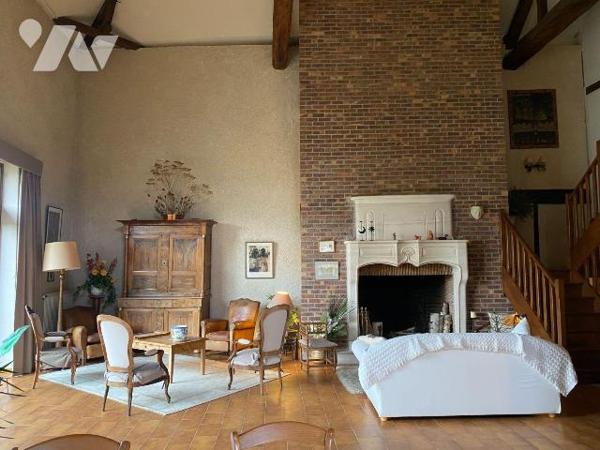 Maison ancienne,  atypique, nichée dans un village charmant au Sud de Reims, vous propose :
?	...