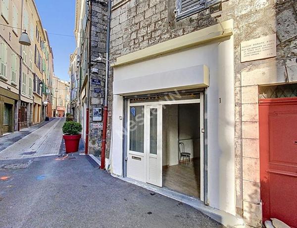 A vendre local commercial avec appartement au coeur de Sisteron