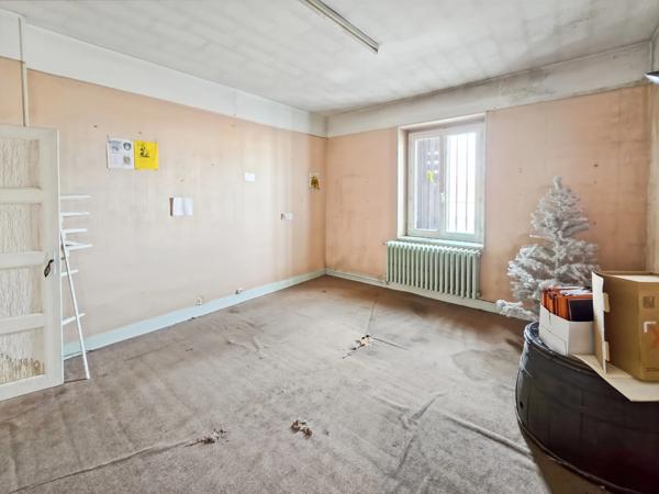 Immeuble de rapport – commerce loué 263 m² + appartement à rénover – NEVERS (58)