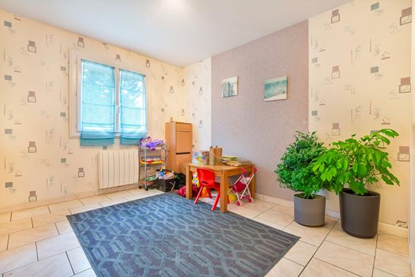 Maison spacieuse à vendre à Guignes - 4 chambres et jardin !