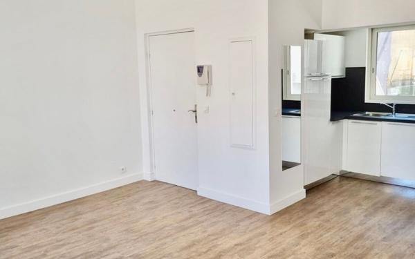 Immeuble à vendre    11 pièces • 252 m2 Nice