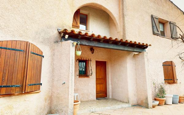 Maison à vendre    10 pièces •  Hyères