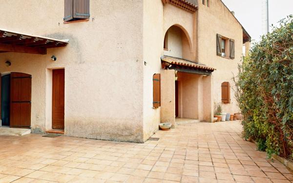 Maison à vendre    10 pièces •  Hyères