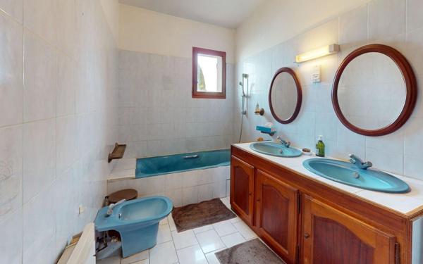 Maison à vendre    10 pièces •  Hyères