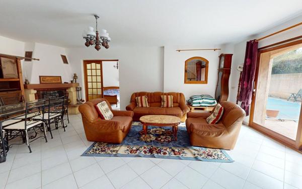 Maison à vendre    10 pièces •  Hyères