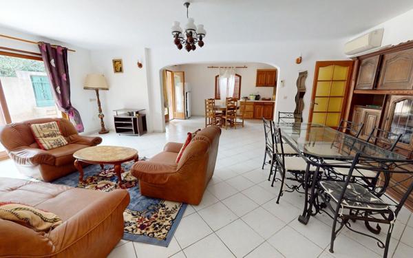 Maison à vendre    10 pièces •  Hyères