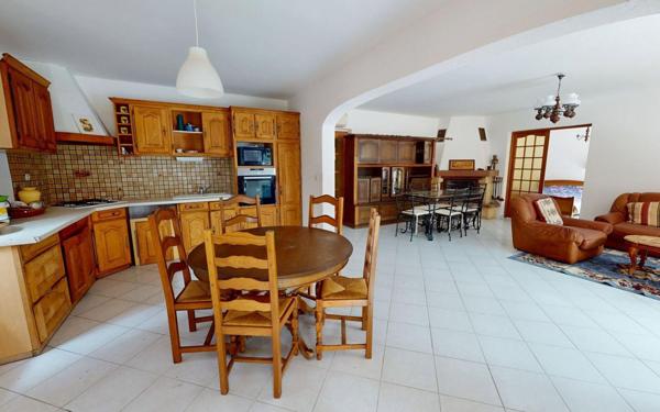 Maison à vendre    10 pièces •  Hyères