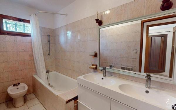 Maison à vendre    10 pièces •  Hyères