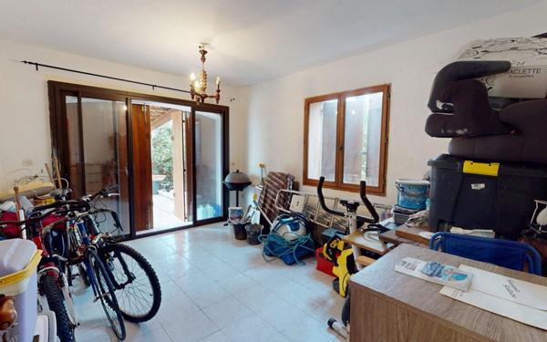 Maison à vendre    10 pièces •  Hyères