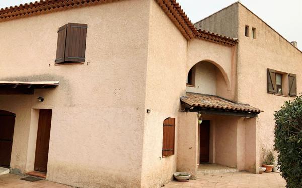 Maison à vendre    10 pièces •  Hyères