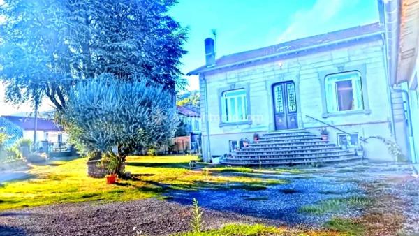 Vente                                                      Maison
                        
                     5 pièces                      121 m2                     à Mazamet