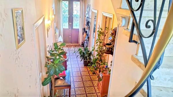 Vente                                                      Maison
                        
                     5 pièces                      121 m2                     à Mazamet