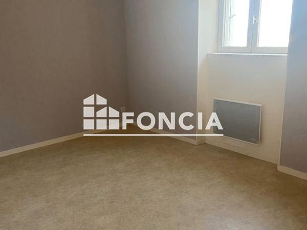 Location Appartement 4 pièces 71.72 m² - 38 RUE DES MAUGES Saint Laurent De La Plaine 49290