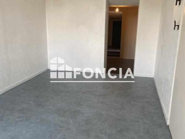 Location Appartement 4 pièces 71.72 m² - 38 RUE DES MAUGES Saint Laurent De La Plaine 49290