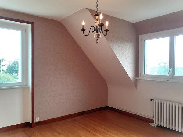 Maison  mitoyenne T8 de 161 m² avec grand jardin à Crozon (29 160 ) A NE PAS LAISSER PASSER !