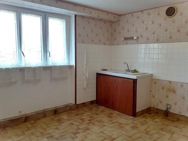 Maison  mitoyenne T8 de 161 m² avec grand jardin à Crozon (29 160 ) A NE PAS LAISSER PASSER !