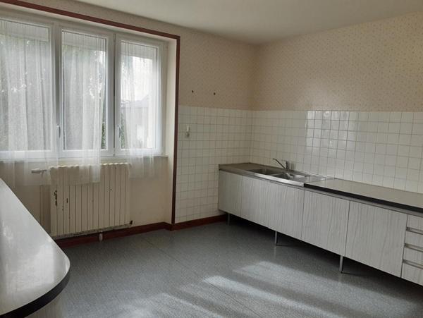Maison  mitoyenne T8 de 161 m² avec grand jardin à Crozon (29 160 ) A NE PAS LAISSER PASSER !