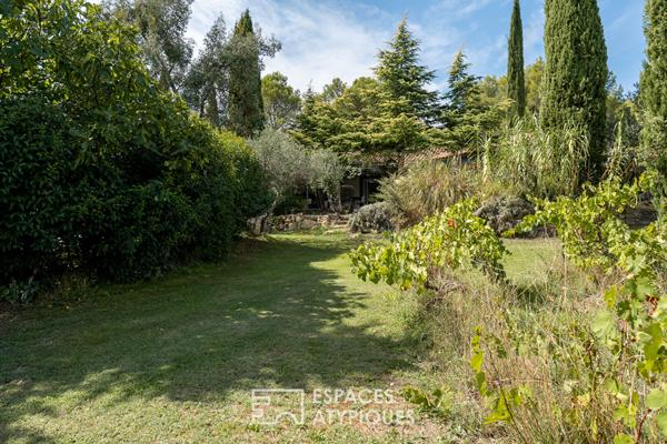 Villa de caractère avec piscine et jardin paysager à Lambesc