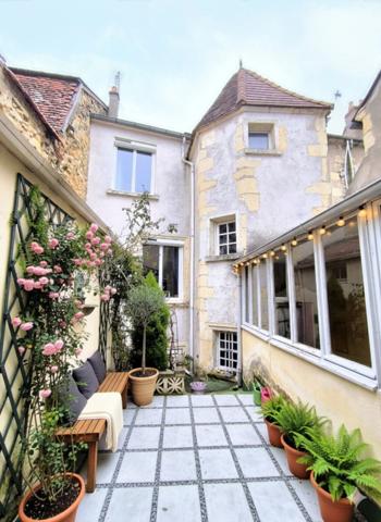 Maison familiale de caractère au cœur de Nevers – Terrasses, volumes et histoire ( 58 )