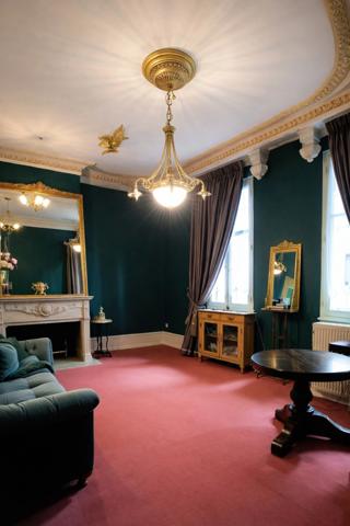 Maison familiale de caractère au cœur de Nevers – Terrasses, volumes et histoire ( 58 )