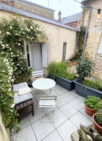 Maison familiale de caractère au cœur de Nevers – Terrasses, volumes et histoire ( 58 )