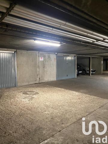 Parking à vendre 16 m² Évry