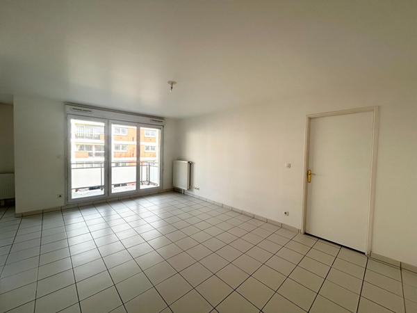 A LOUER - LES ORMEAUX - F3 65M² - PARKING