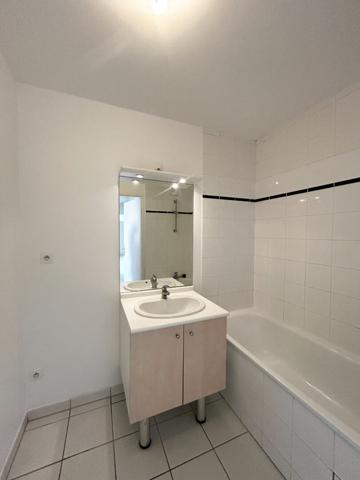 A LOUER - LES ORMEAUX - F3 65M² - PARKING