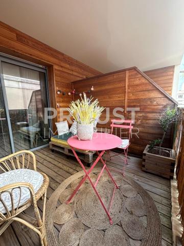 Centre niort appartement t2 avec garage et terrasse.