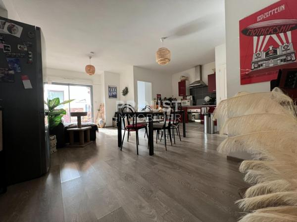 Centre niort appartement t2 avec garage et terrasse.