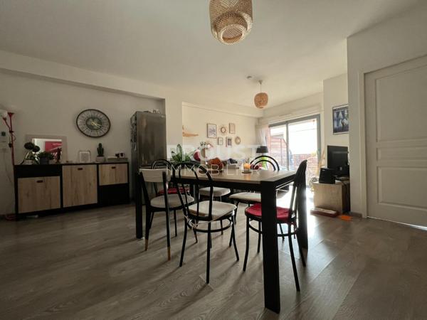 Centre niort appartement t2 avec garage et terrasse.