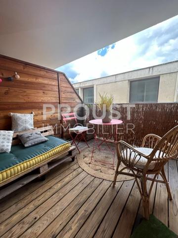 Centre niort appartement t2 avec garage et terrasse.
